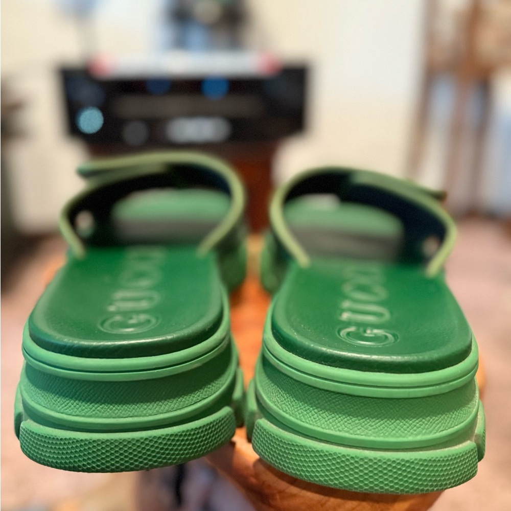Reposh Gucci Emerald Green and yellow Slide Sandals. - Picture 8 of 8